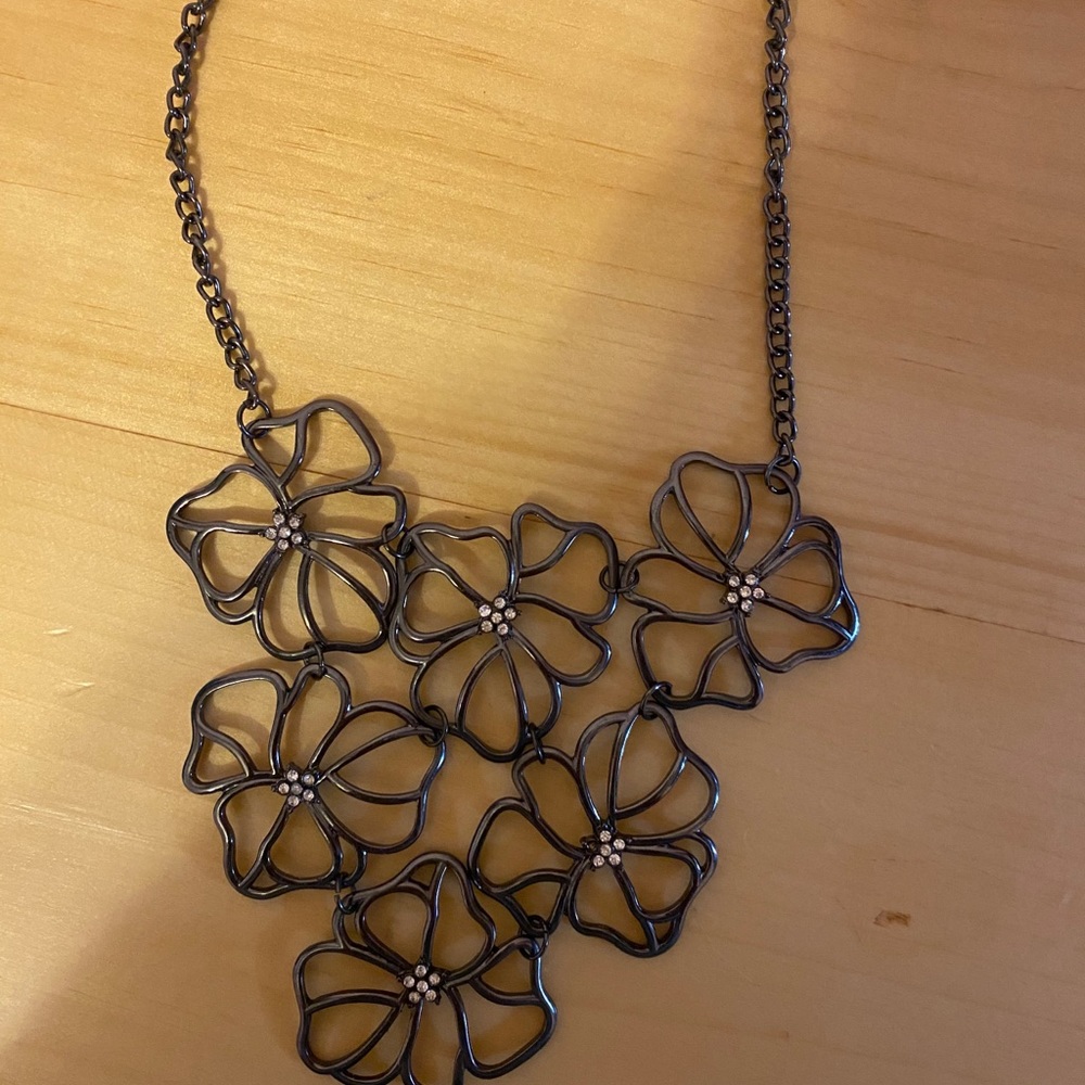Women’s floral necklace